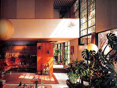 Interior de la vivienda construida por Charles & Ray Eames