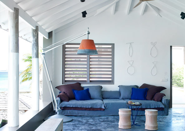 elpaisdesarah-decoracion-inspiraciones-casas-villas-caribe-verano-vacaciones-blanco-azul-11