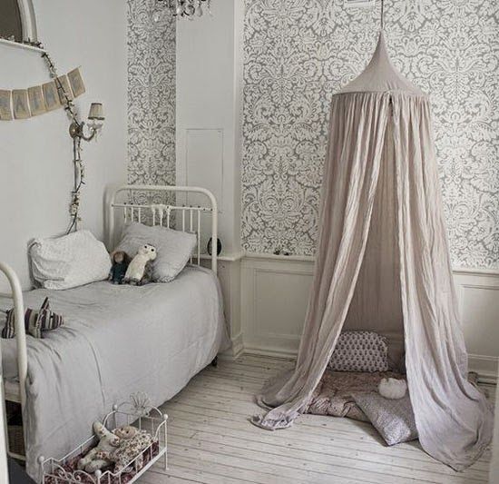 Dormitorio infantil de estilo nórdico y retro decorado en gris