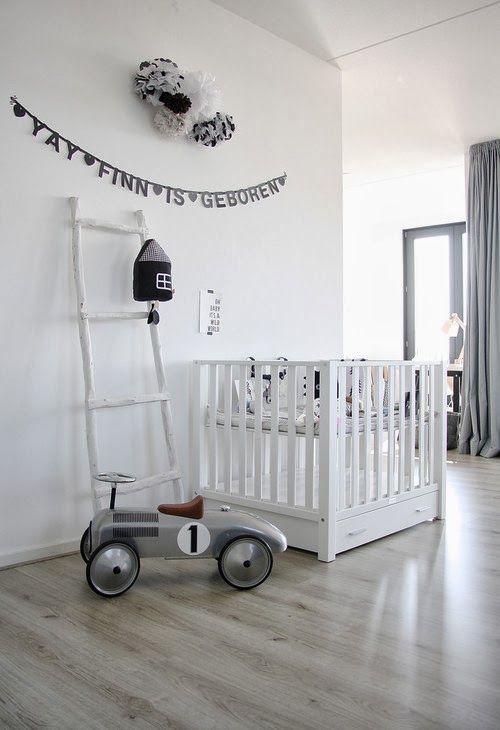 Dormitorio infantil decorado en blanco con detalles en gris