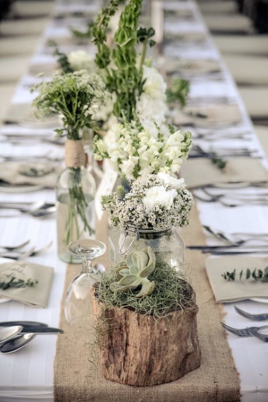 Decorar con cactus composición con flores y cactus para una mesa de fiesta