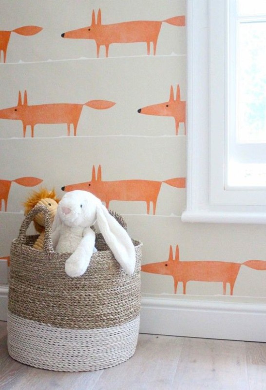 Decorar con papel pintado un dormitorio infantil con estampados de animales