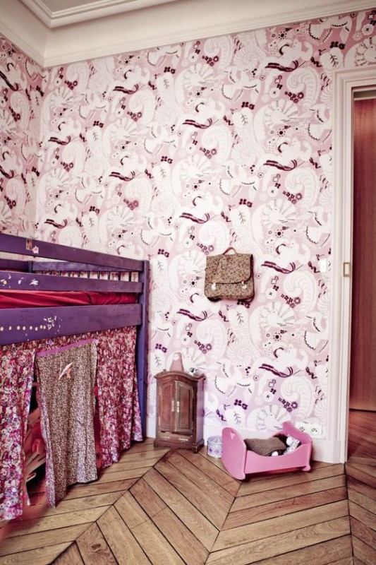Decorar con papel pintado un dormitorio infantil con estilo vintage